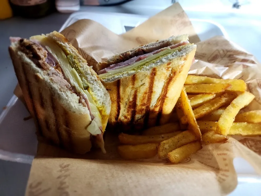 Fusioncuisine food truck Argentinean food and cuban food