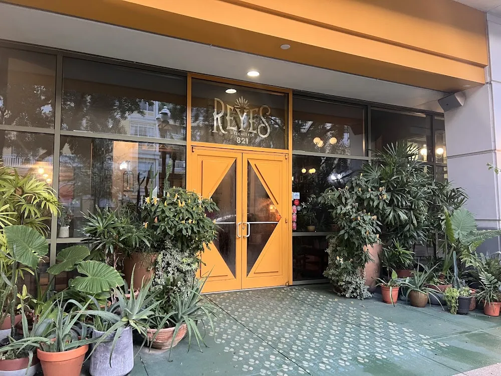 Reyes Mezcaleria