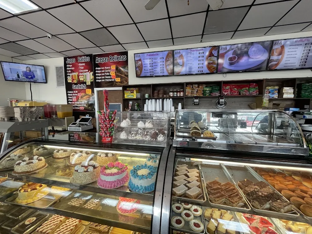 Tres Monitos Bakery