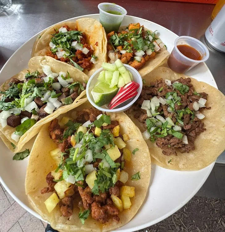 Tacos y Antojitos Los Combinados