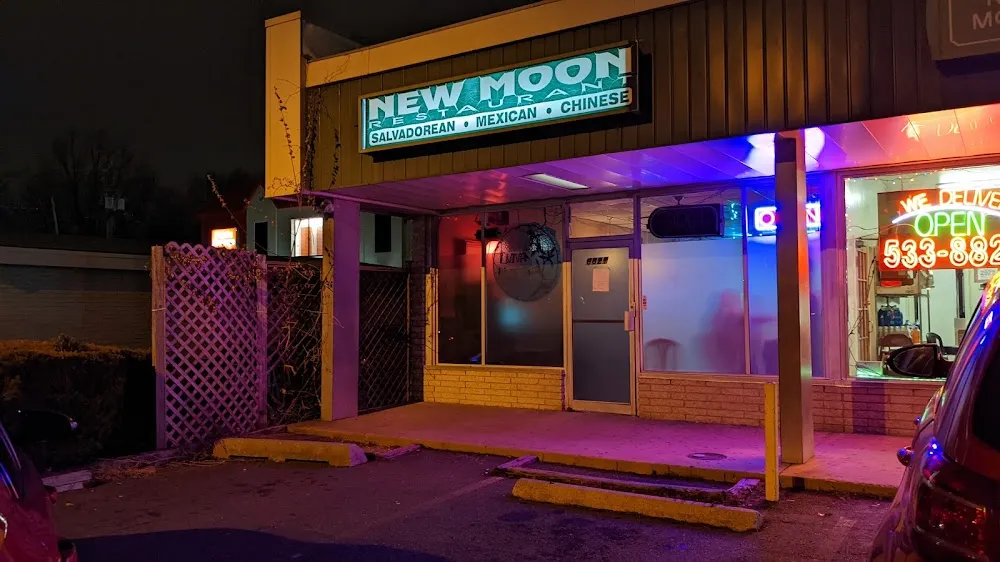 New Moon Restaurante