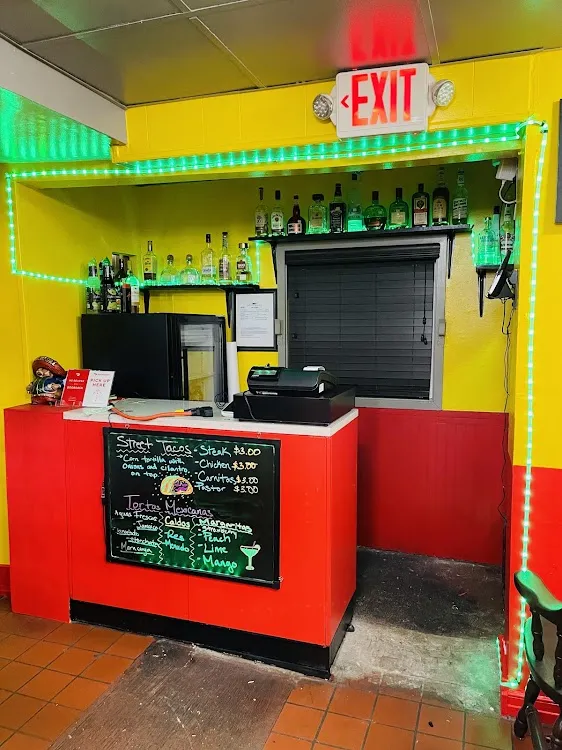Taquería Y Antojitos El Chido | W Broad St