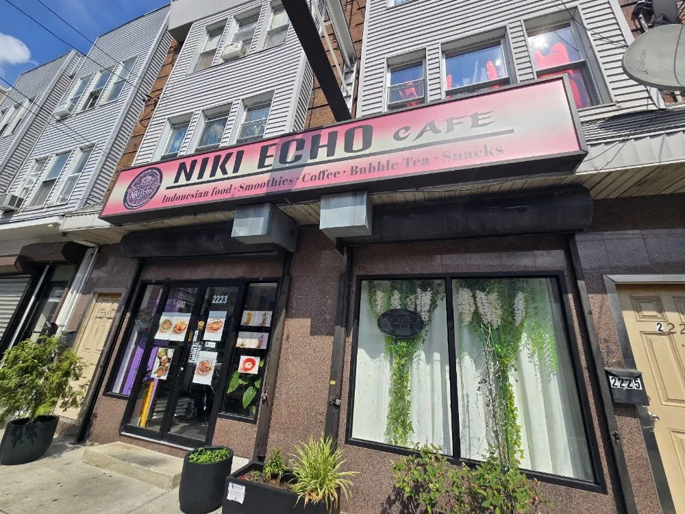 Niki Echo Cafe